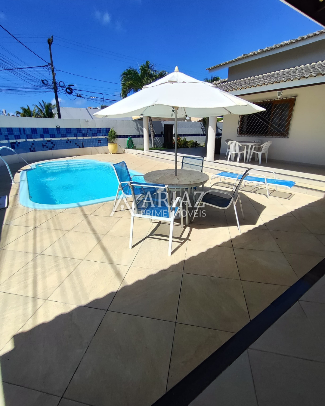 Casa Térrea para Aluguel com Piscina Privativa | Condomínio com Acesso à Praia