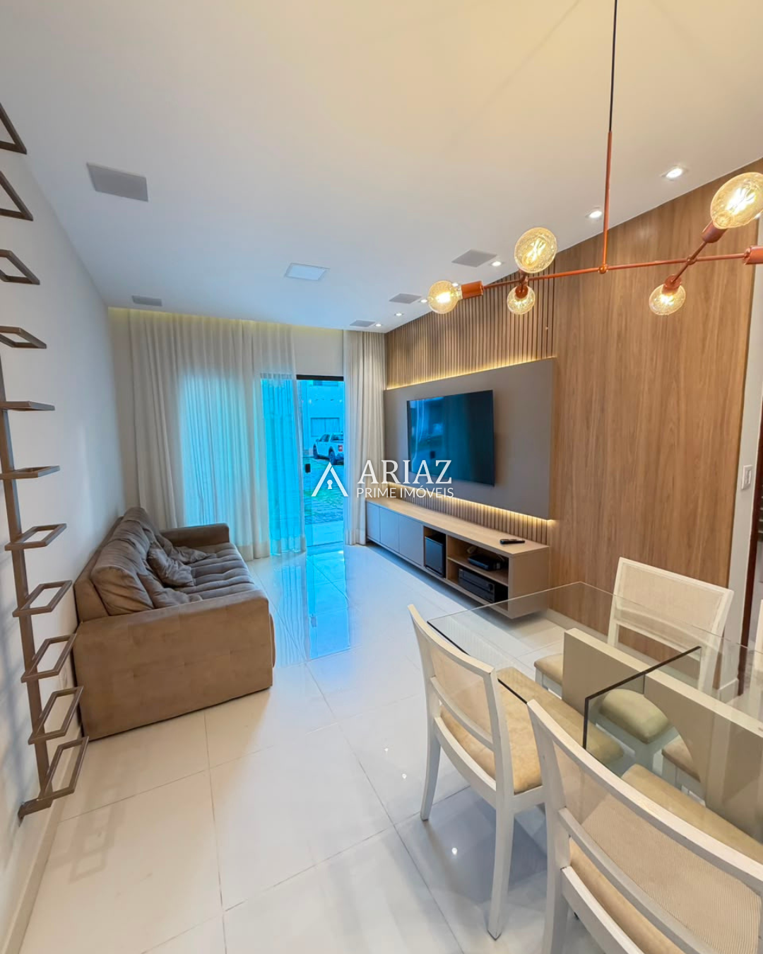 Casa à Venda em Buraquinho – Porteira Fechada | Energia Solar | Próxima à Praia