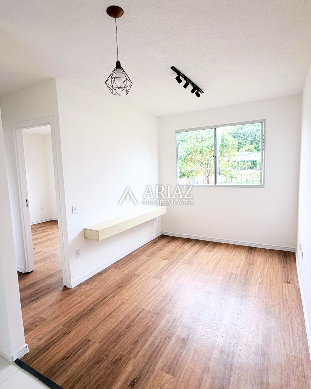 Apartamento à Venda em Lauro de Freitas | 1º Andar | Financiável | Reformado